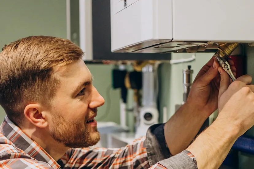 verwarmingsinstallateur aan het werk 1