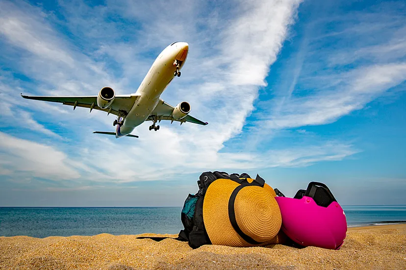 vliegvakantie reistas strand zee