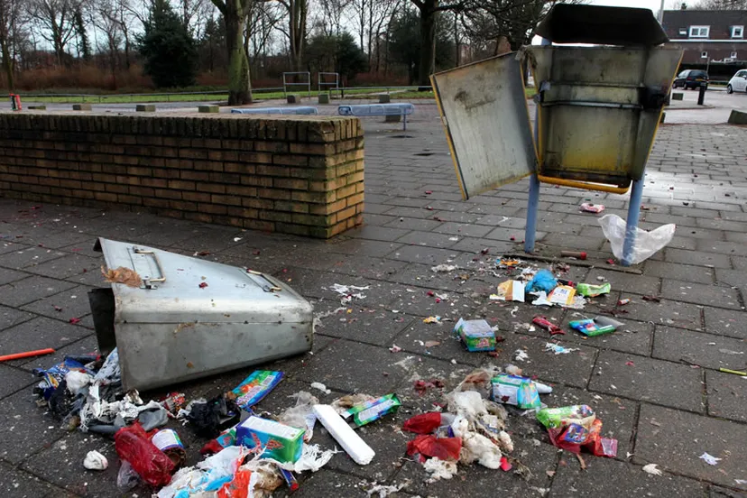 vnyqpxv95hldby8memxu3ksj1 vandalisme vuurwerk