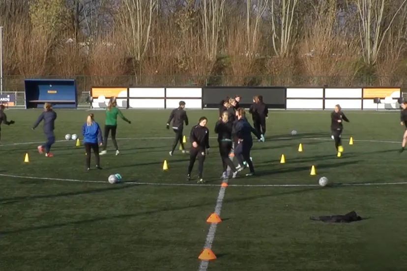 voetbaltraining vrouwenteam