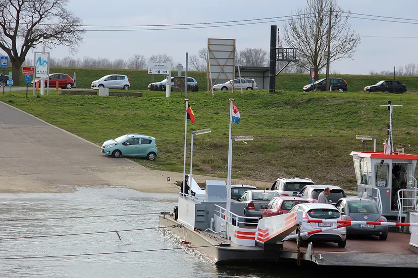 vol veerpont bijr berg aan de maas 30 maart 2016