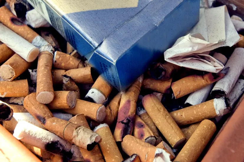 volle asbak cc0 pixnio