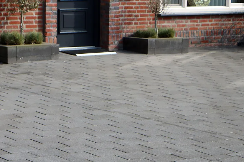 volledig versteende voortuin