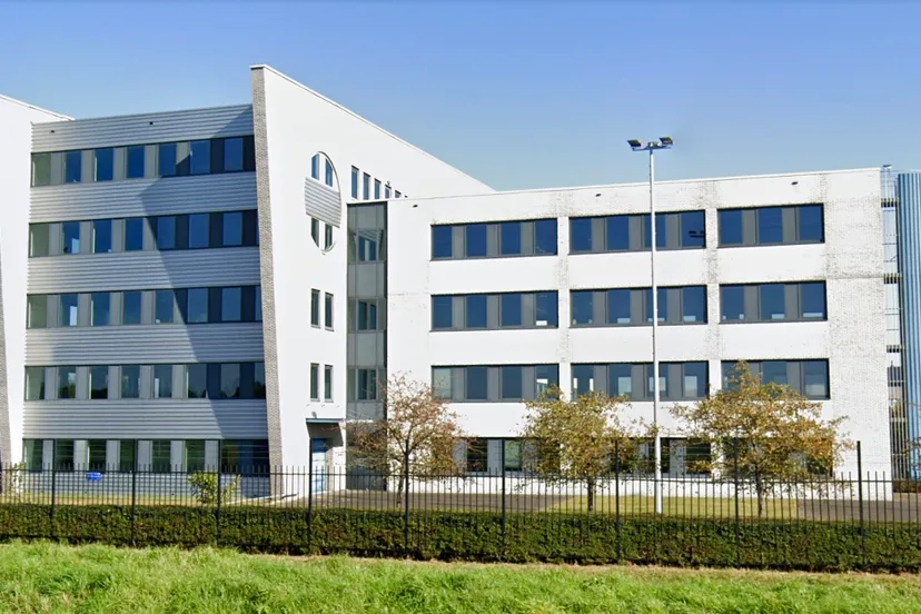 voormalig kpn gebouw bij vliegveld maastricht