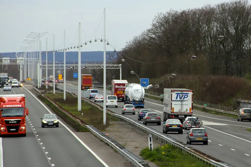 vrachtverkeer op de a76 bij stein