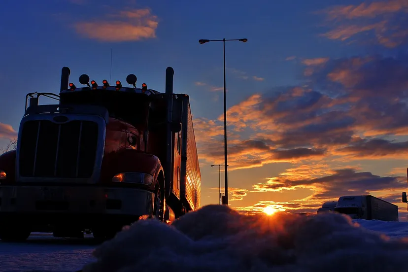 vrachtwagen cc0 ken ritchie via pixabay trucker 2946821 1280