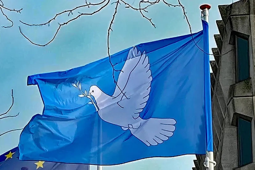 vredesvlag bij stadhuis sittard