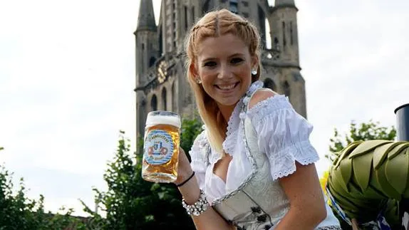 vrn7oazkohrxcvu93zczd9mx9 oktoberfeest minouche heinemans