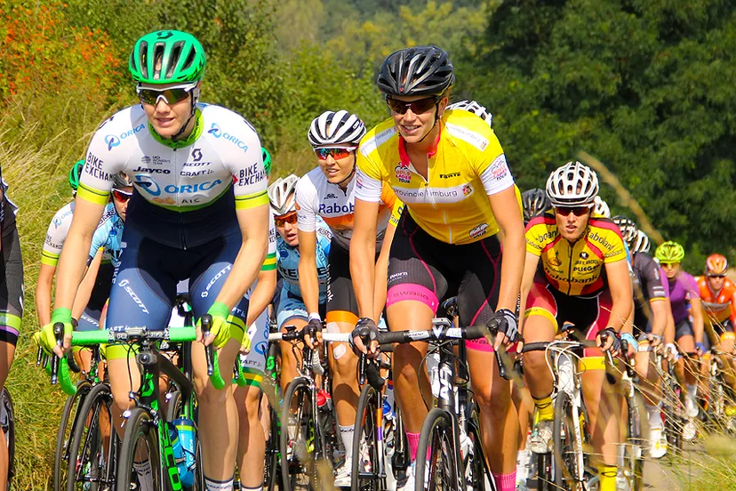 vrouwen in het wielerpeloton