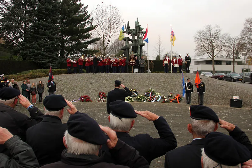w9evzufval2edijxv9r6gha3l herdenking bij mariniersmonument 2014