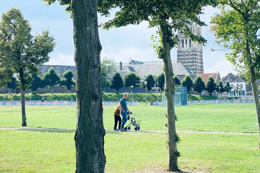 wandelen op de schootsvelden bij hof van serviam