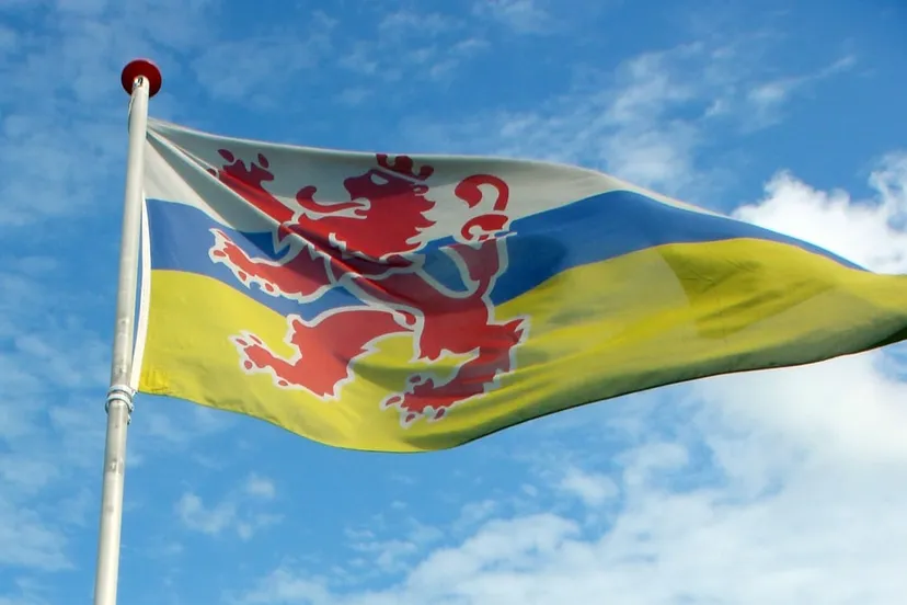 wapperende limburgse vlag p coenen own work cc by sa 3