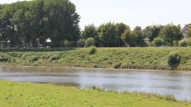 waxwa12bg9cnraqss40q9htgg maas bij maaseik 16 9