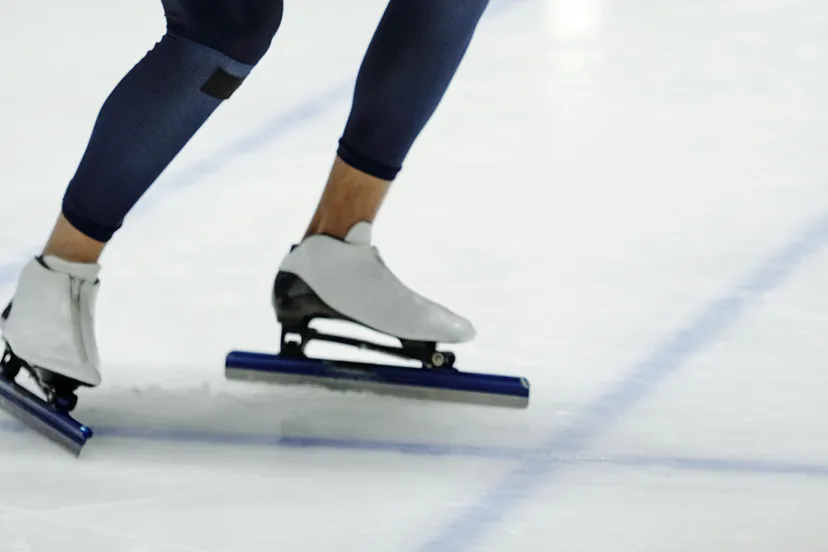 wedstrijdschaatser aan de start