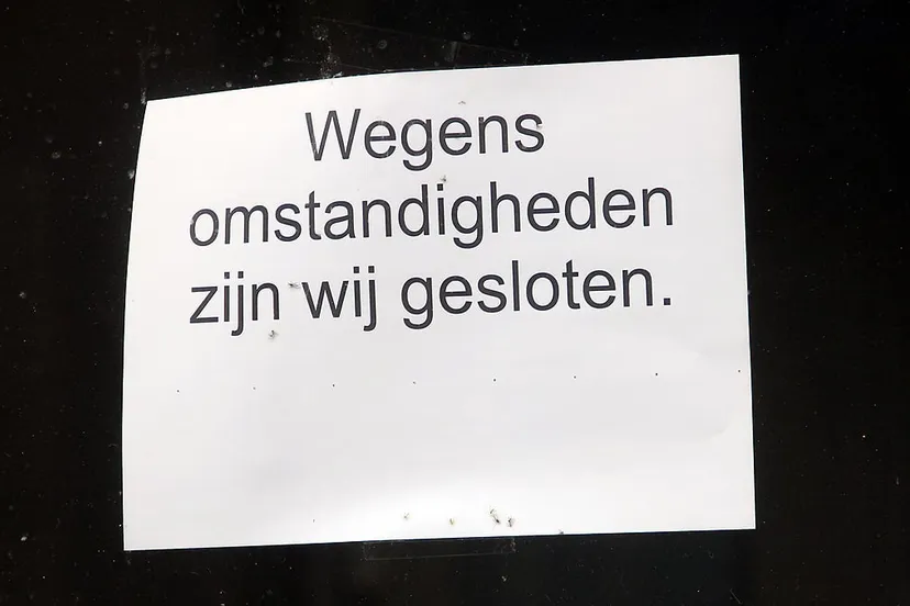 wegens onstandigheden gesloten failliet faillissement