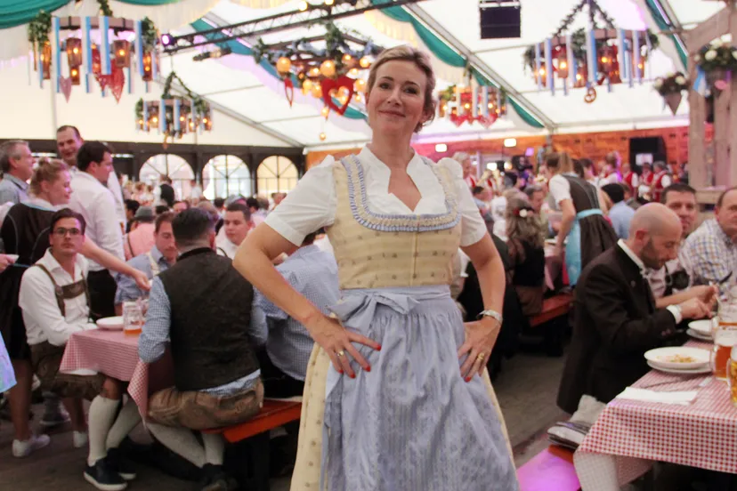 wethouder in dirndl