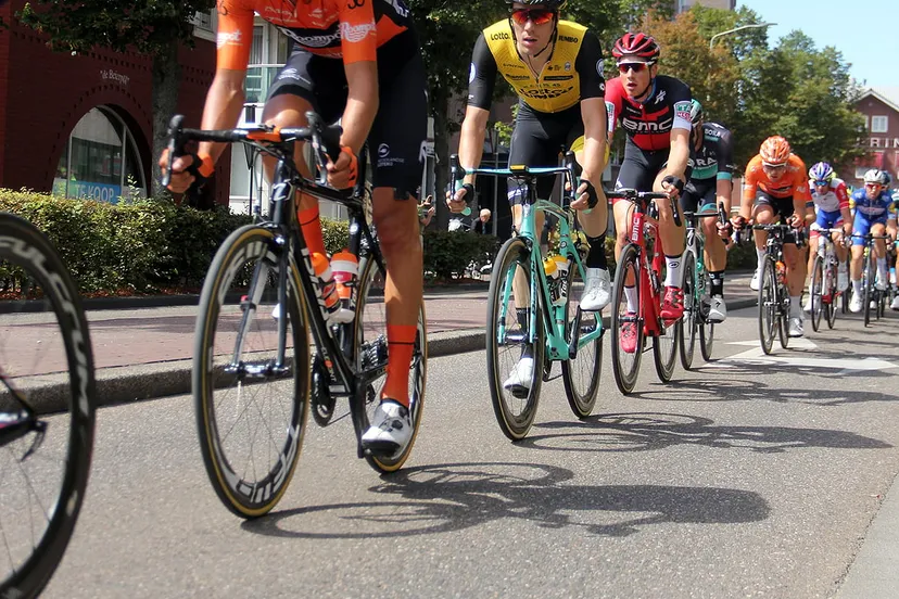 wielrenners peloton op wilhelminastraat 2018