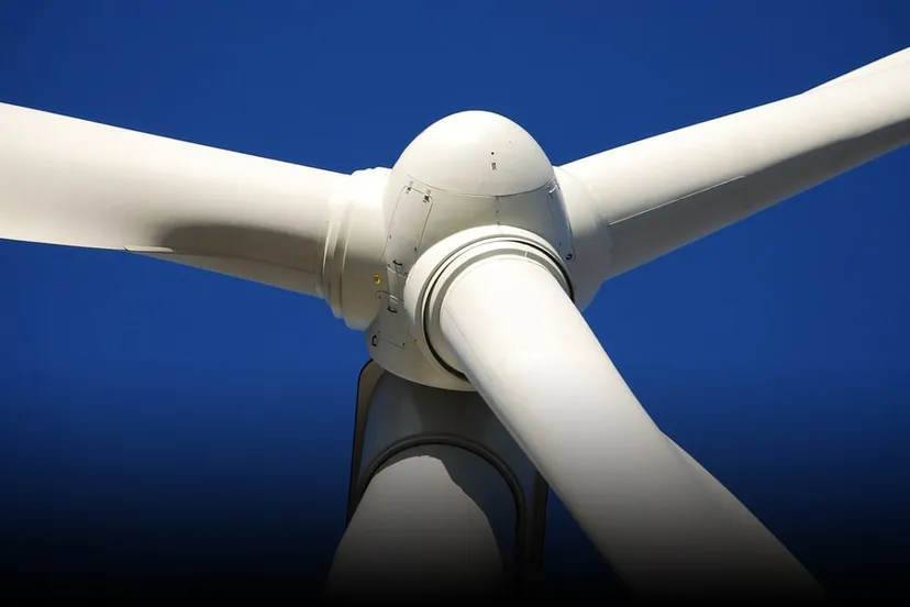 windturbine met verlooptint onderaan foto