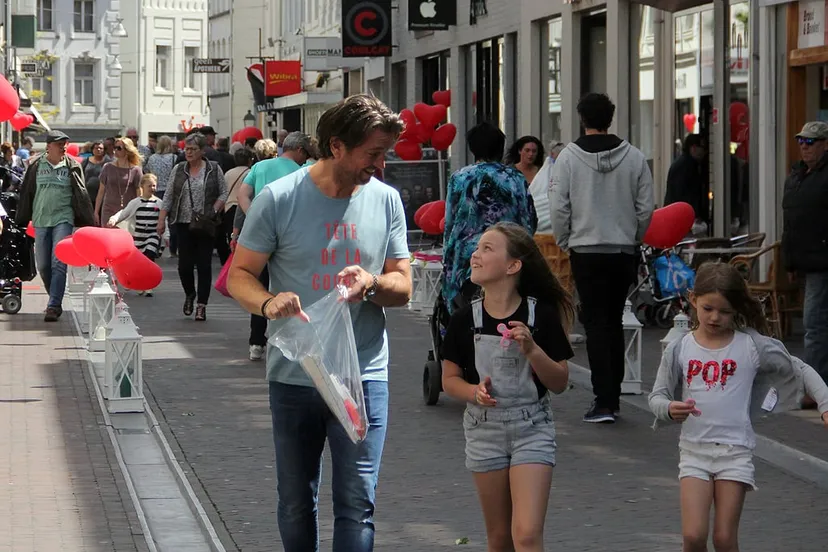 winkelend publiek in sittard mei 2017