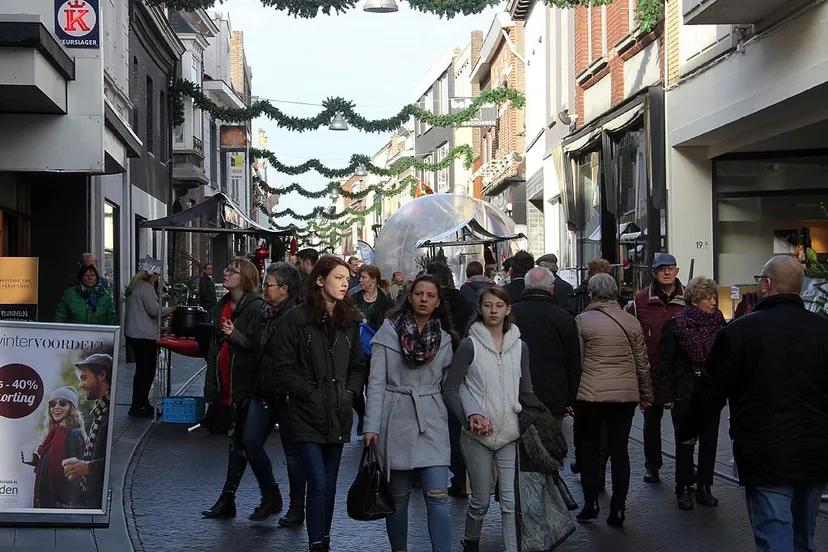 winkelend publiek steenweg december 2015