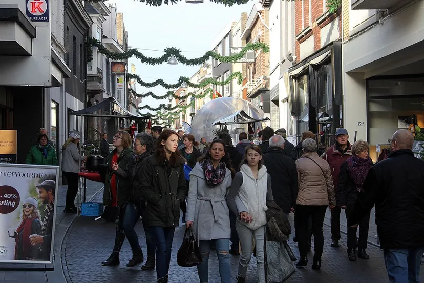 winkelend publiek steenweg december 2015