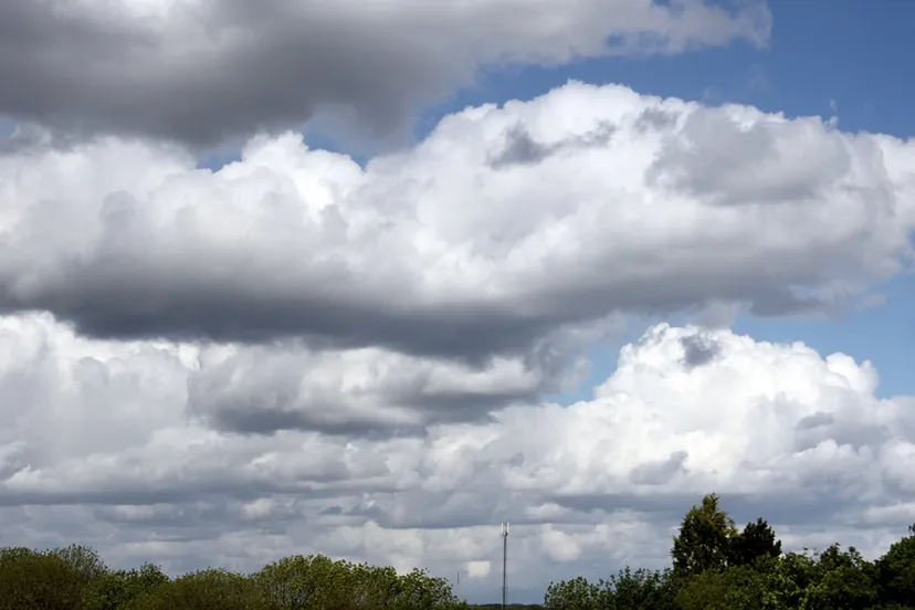 wisselvallig wer opklaringen wolkenvelden