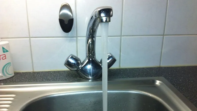 xbnvbupu20vib0kr0fwmot7ty lopende kraan water