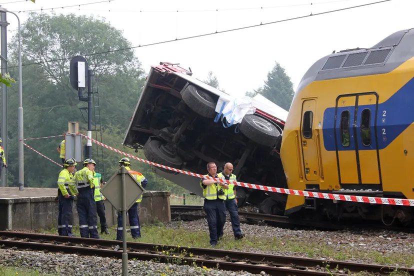 y3ao5nav2yd4zf4duaw6sfq3f ravage treinbortsing vrachtauto grind geleen oost 5