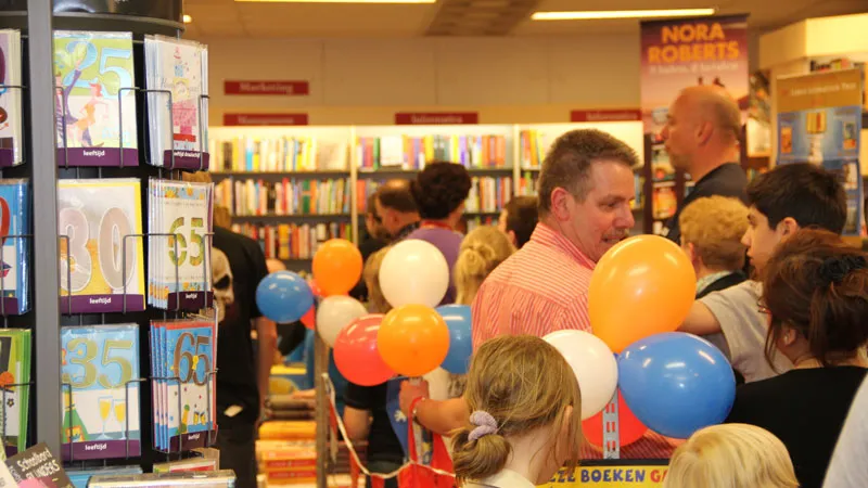 ybrva4zommitv6m7ab4vsnalz drukte in de boekwinkel van wim krings