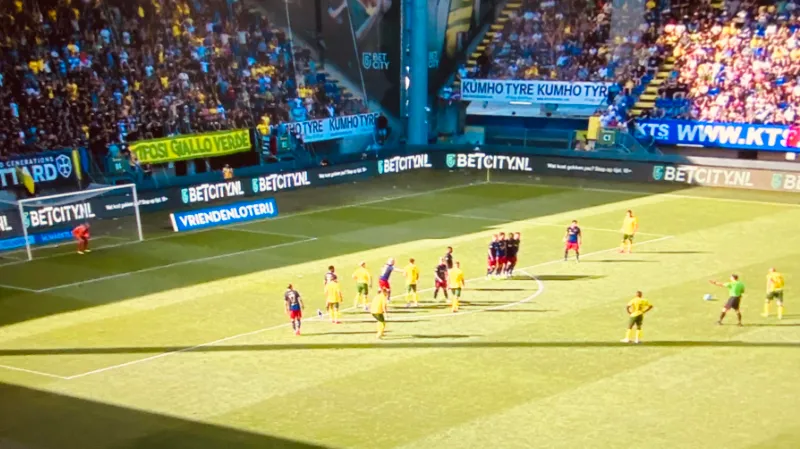 yilmaz legt aan voor de 2 3 tegen ajax