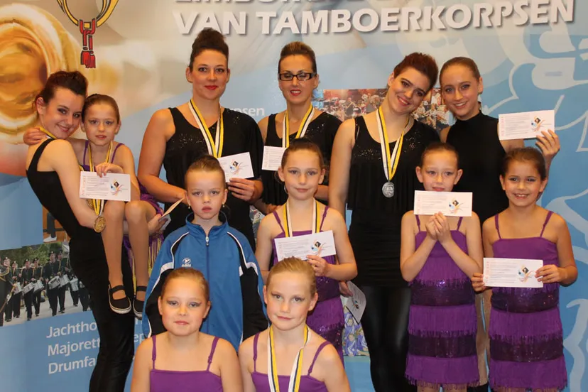 yzdsvr11tvh90e2lp9x2cg603 majorettes harmonie 1866 geleen 2013