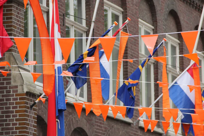 zdt05yksyqgz68fwcj837avxz oranje vlaggetjes