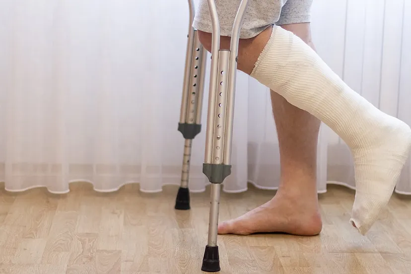 ziek thuis gebroken been