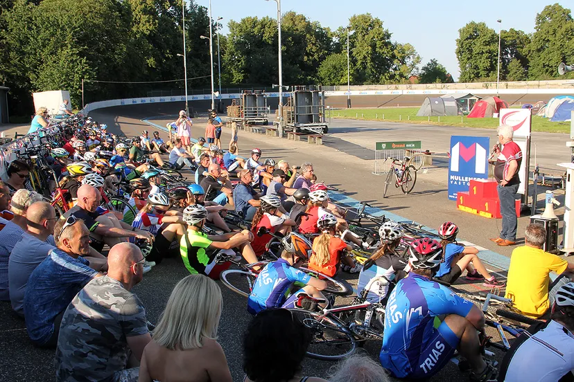 zitprotest wielerbaan geleen juli 2017
