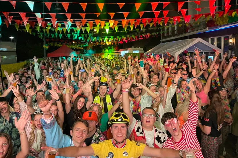 zomercarnaval buchten foto paul lemmens