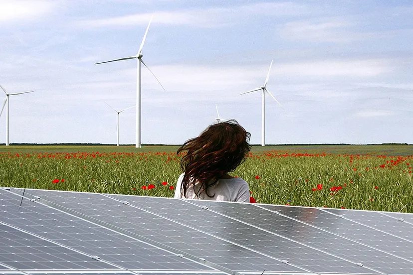 zonnepanelen en wind turbines 836619 1280