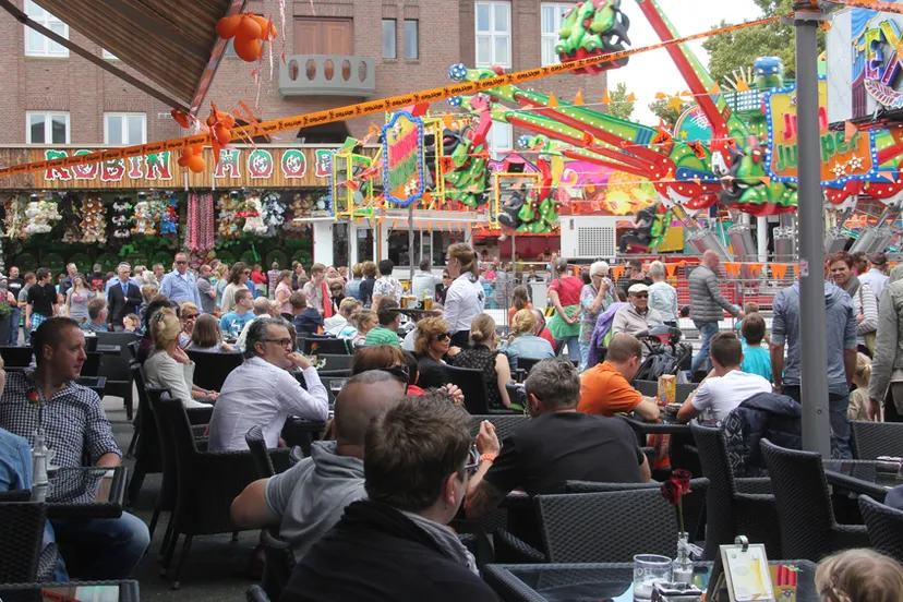 zvbes40yoggicabg94c08x5az kermis geleen 2014 1