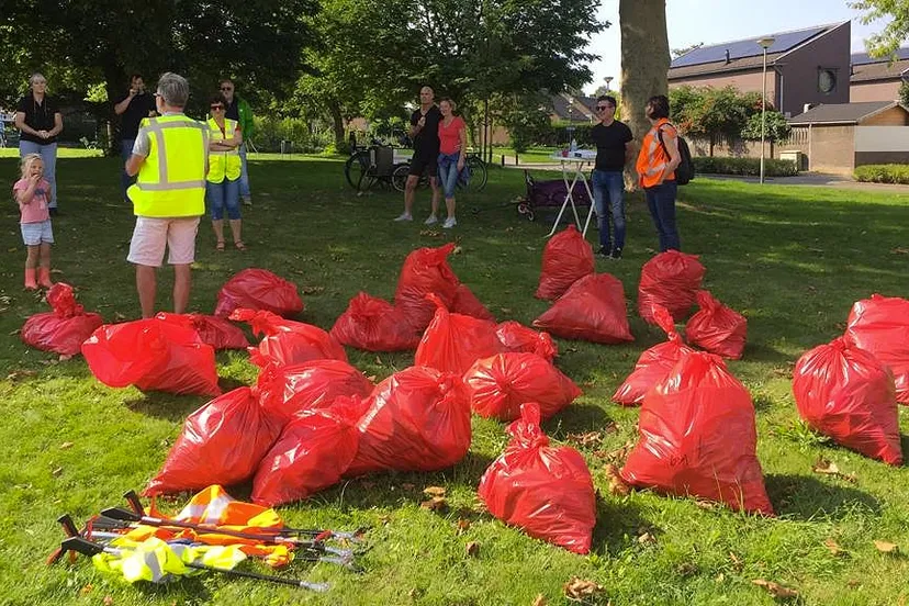 zwerfvuilopruimactie cnme de rollen europapark