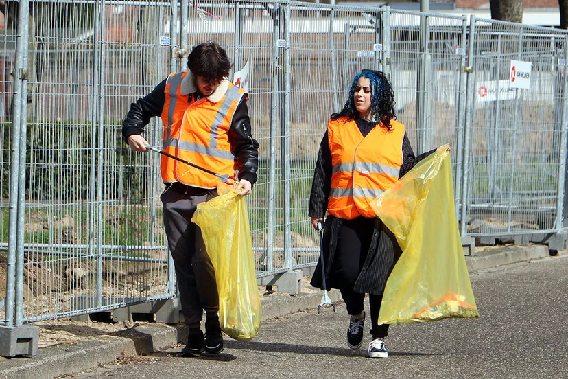 zwerfvuilruimers in stadbroek
