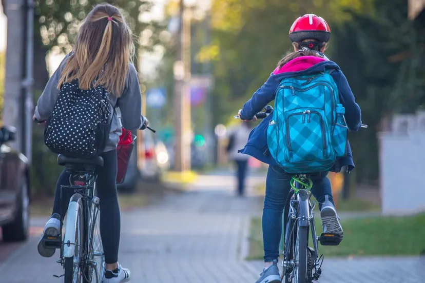op de fiets naar school