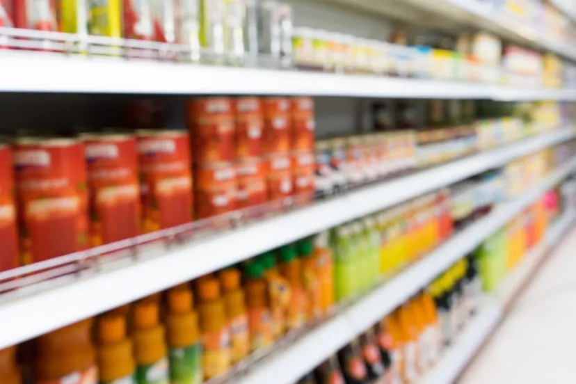 rekken in supermarkt