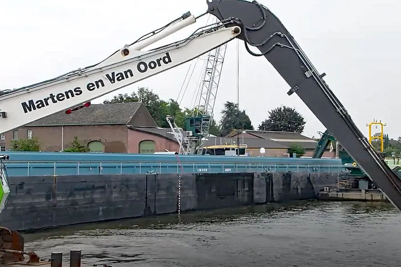 werk aan het julianakanaal tussen berg aan de maas en born