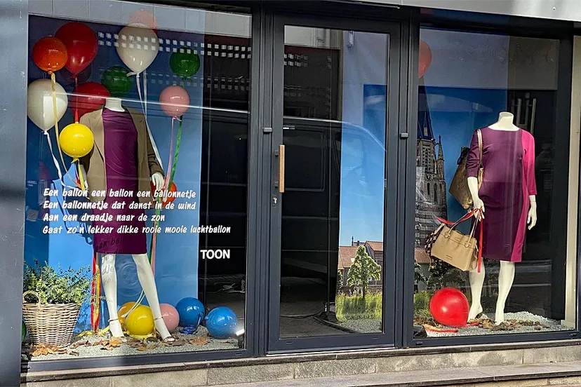 aangeklede etalage leegstandverhulling