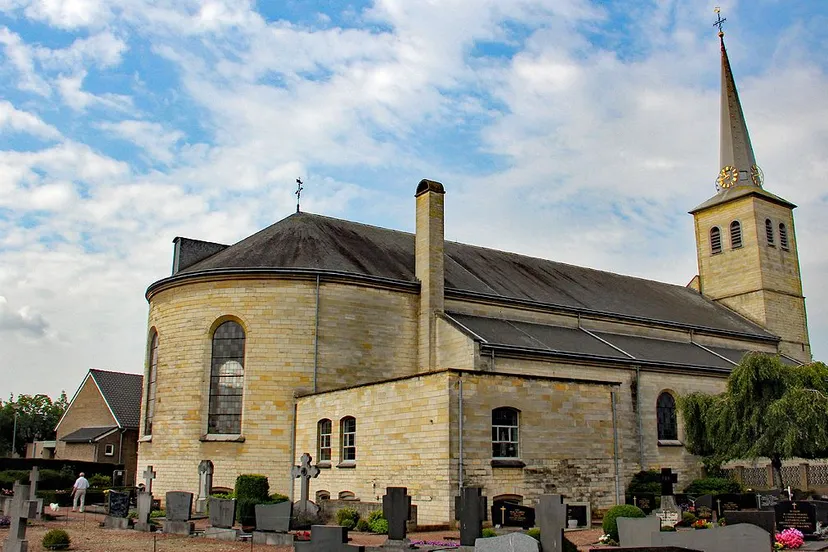 kerk en begraafplaats buchten