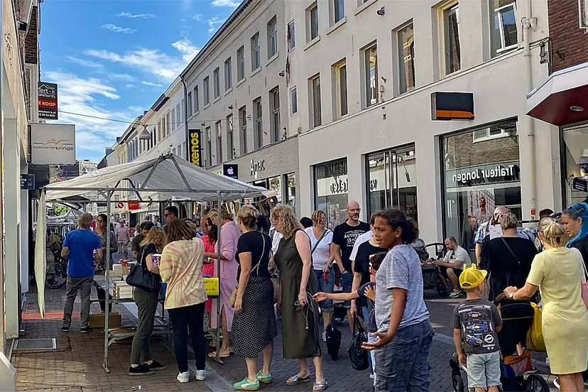 outlet shopping day 2024