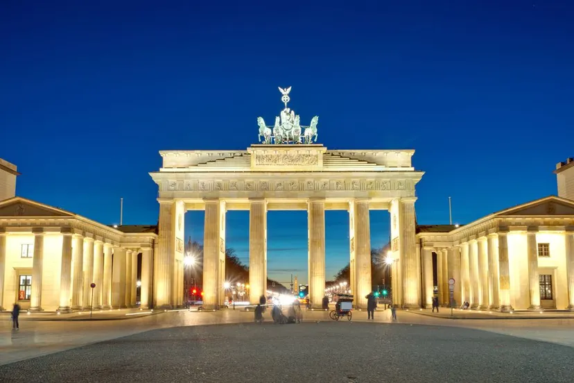 verlichte brandenburgertor berlijn