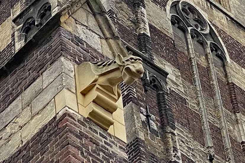 echt nep waterspuwer maand van de geschiedenis