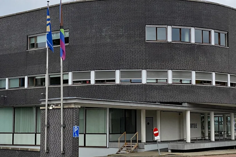 politiebureau vlag coming out day