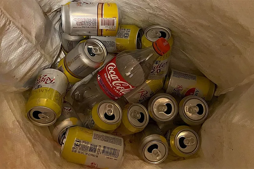 statiegeldblikjes en fles