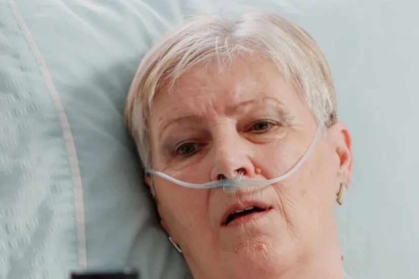 copd patient zuurstofslangetje